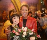 Mireille Mathieu et Cliff Richard sur le plateau d'une émission allemande (31 octobre 2009)