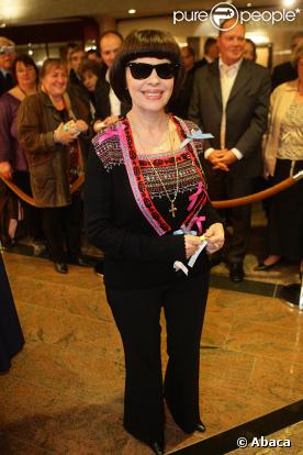 Mireille Mathieu sur le plateau d'une émission allemande (31 octobre 2009)