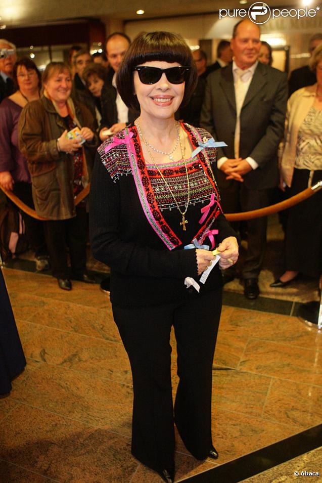 Mireille Mathieu sur le plateau d'une émission allemande (31 octobre 2009)