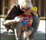Gwen Stefani dans un parc de Los Angeles, avec ses enfants, le 1er novembre 2009