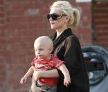 Gwen Stefani dans un parc de Los Angeles, avec ses enfants, le 1er novembre 2009