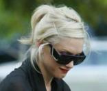 Gwen Stefani dans un parc de Los Angeles, avec ses enfants, le 1er novembre 2009