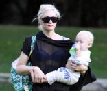 Gwen Stefani dans un parc de Los Angeles, avec ses enfants, le 1er novembre 2009