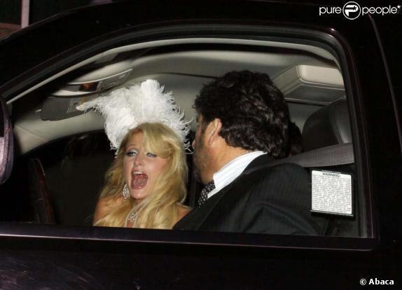 Paris Hilton : fin de soirée difficile avec Doug Reinhardt. Un ami tente de camoufler la bagarre. Le 31 octobre 2009