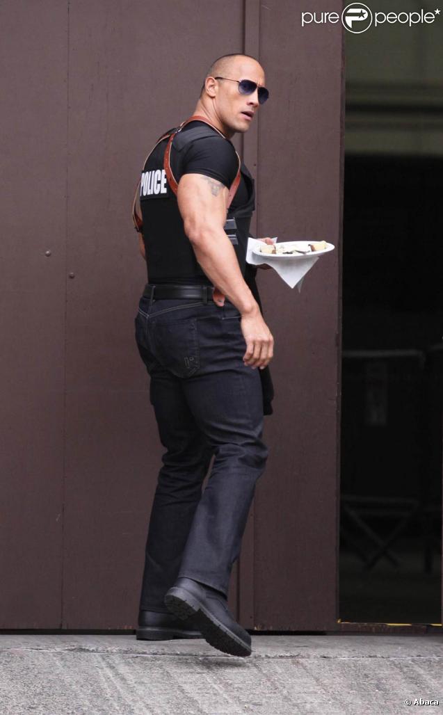 Dwayne Johnson, sur le tournage de  The Other Guys , la nouvelle comédie policière d'Adam McKay, qui se tourne à New York, le 23 octobre 2009 !