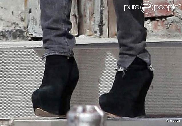 Mary-Kate Olsen sortant de son appartement new-yorkais.