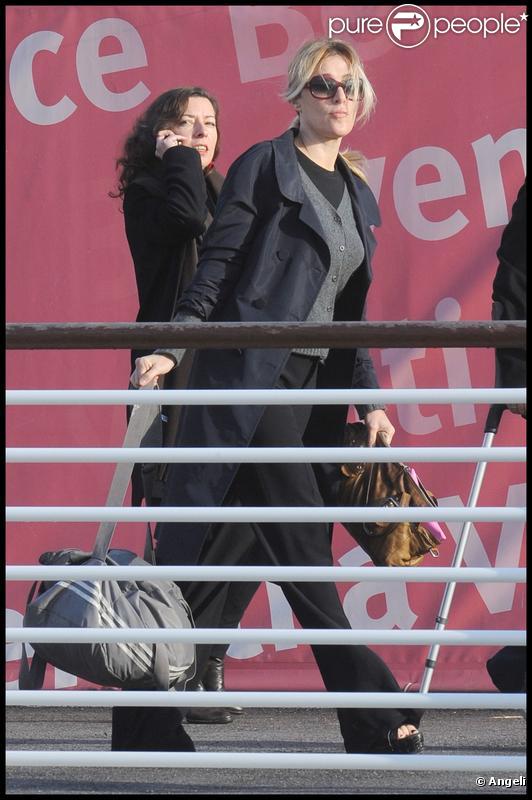 Valeria Bruni-Tedeschi arrive à Venise pour le concert donné en hommage à Alberto Bruni-Tedeschi. 03/11/09