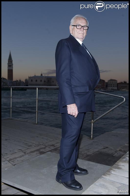 Pierre Cardin arrive à Venise pour le concert donné en hommage à Alberto Bruni-Tedeschi. 03/11/09