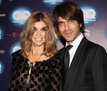 Carine Roitfeld, très transparente, et un ami à la cérémonie des Men of the Year, à Munich. 3/11/09