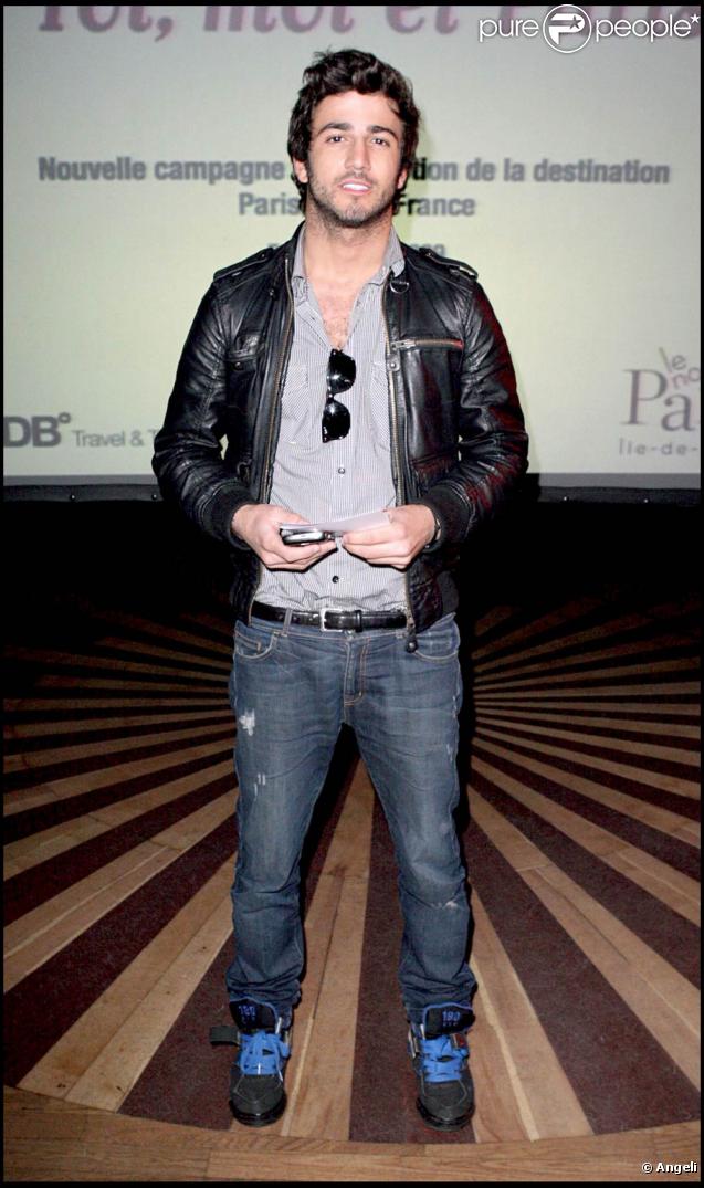 Cyril de  Secret Story , à l'occasion de l'avant-première du film promotionnel  Toi, moi et Paris , qui s'est déroulée au Grand Rex à Paris, le 5 novembre 2009.