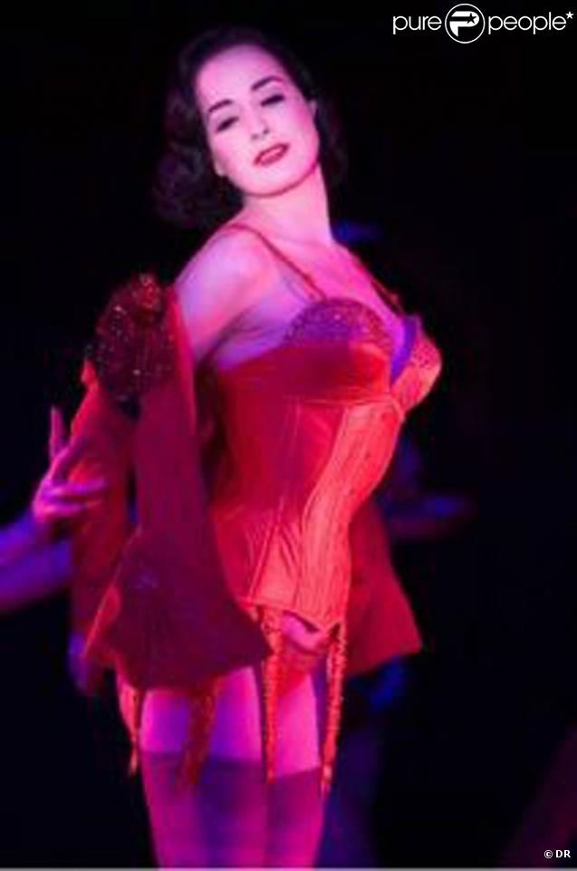 Dita von Teese irradie le Crazy Horse de Paris !