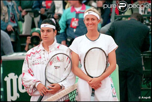Arantxa Sanchez et Mary Pierce en finale de Roland Garros en 1994... Le look est sensiblement différent !