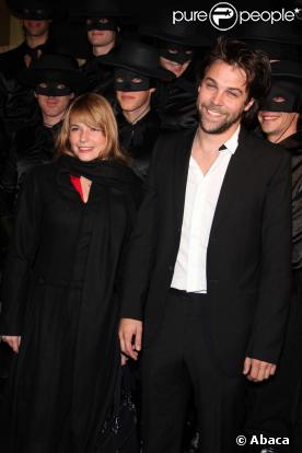 Arthur Jugnot et Cécilia Cara arrivent à la première VIP de Zorro. 05/11/2009