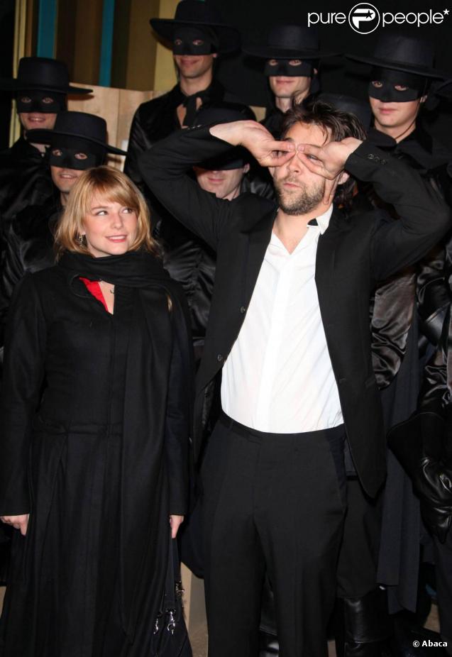 Arthur Jugnot et Cécilia Cara arrivent à la première VIP de Zorro. 05/11/2009
