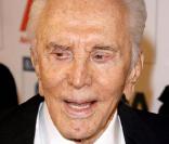 Kirk Douglas, lors des 18e Britannia Awards, à l'Hyatt Regency de Century Plaza à Century City, à Los Angeles, le 5 novembre 2009.