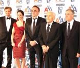 Les lauréats : Colin Firth, Emily Blunt, Danny Boyle, Kirk Douglas et Robert de Niro, lors des 18e Britannia Awards, à l'Hyatt Regency de Century Plaza à Century City, à Los Angeles, le 5 novembre 2009.