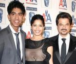 Dev Patel, Freida Pinto et Anil Kapoor, lors des 18e Britannia Awards, à l'Hyatt Regency de Century Plaza à Century City, à Los Angeles, le 5 novembre 2009.