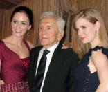Emily Blunt, Kirk Douglas et Amy Adams, lors des 18e Britannia Awards, à l'Hyatt Regency de Century Plaza à Century City, à Los Angeles, le 5 novembre 2009.