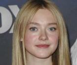 sara Forestier et Dakota Fanning 