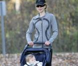 Nicole Kidman et Keith Urban, dans les jardins de Nashville, se baladent en compagnie de leur petite Sunday Rose.