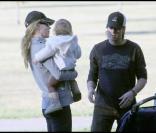 Nicole Kidman et Keith Urban, dans les jardins de Nashville, se baladent en compagnie de leur petite Sunday Rose.