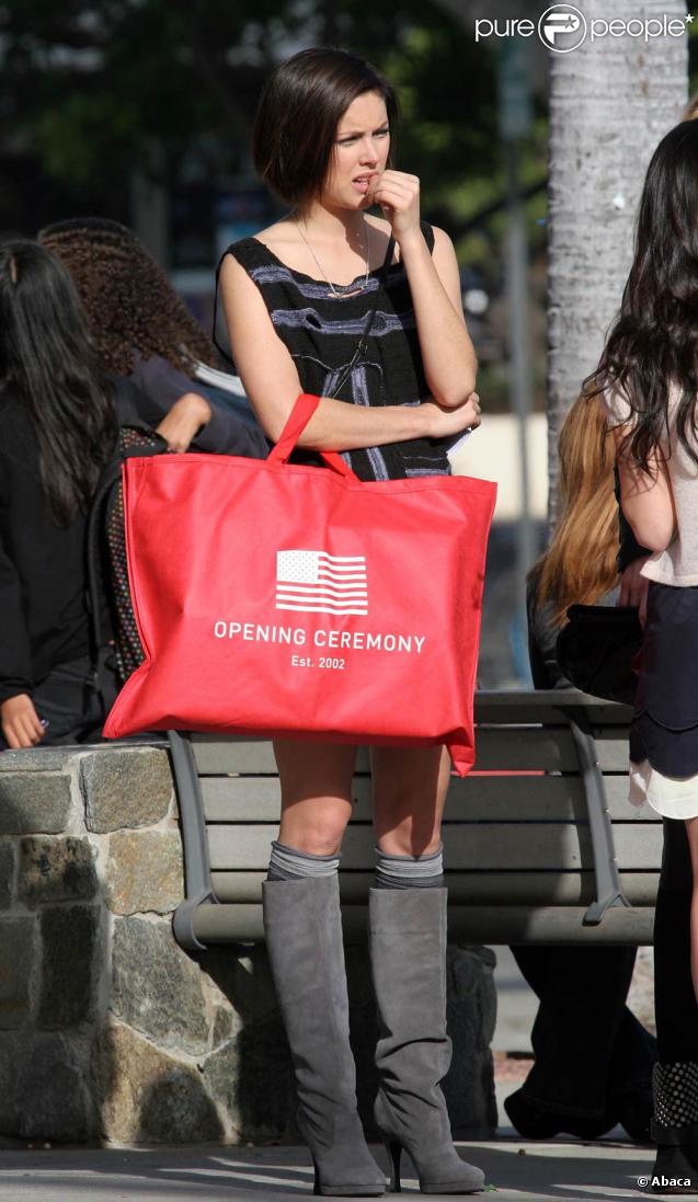 Jessica Stroup sur le tournage de 90210, à Los Angeles le 9 novembre 2009