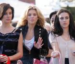 Annalynne McCord, Jessica Stroup et Jessica Lowndes sur le tournage de 90210, à Los Angeles le 9 novembre 2009