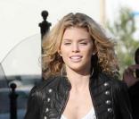 Annalynne McCord et Jessica Stroup sur le tournage de 90210, à Los Angeles le 9 novembre 2009