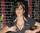 Amy Winehouse : Sa nouvelle poitrine est tellement lourde... qu'elle va finir par tomber !