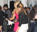 Stephanie Pratt et sa grande copine Lauren Bosworth accourent à l'inauguration de la boutique Pop Shop, dans le quartier de West Hollywood.