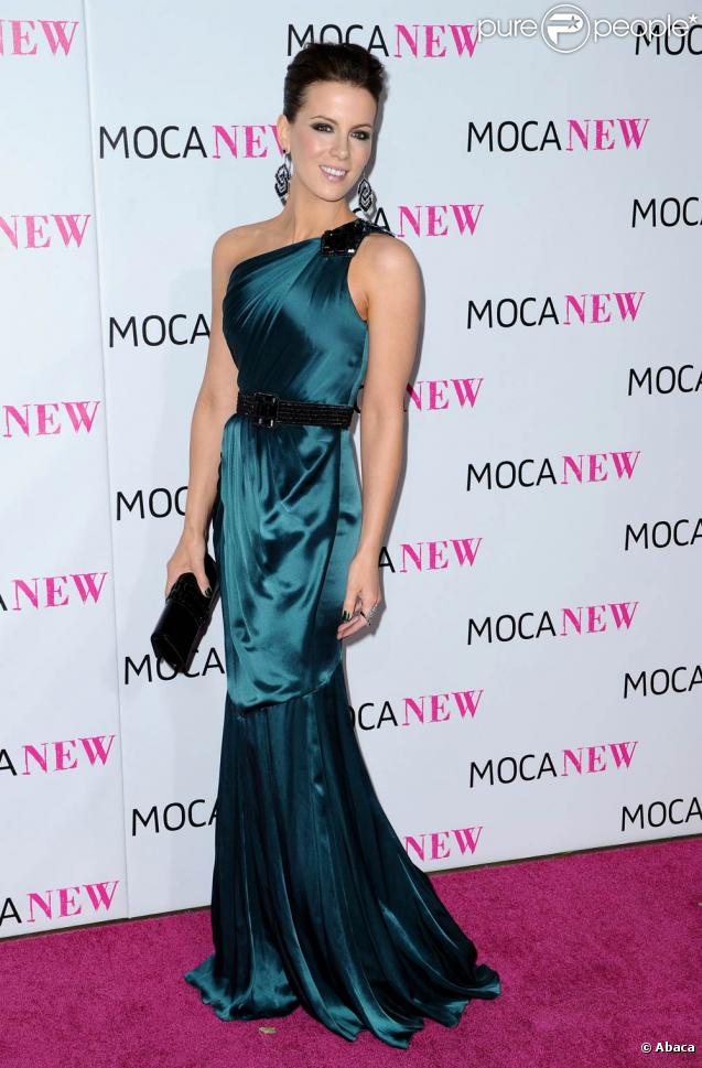 La sublime Kate Beckinsale, à l'occasion du 30e anniversaire du MOCA (le Musée d'Art Contemporain), à Los Angeles, le 14 novembre 2009. 