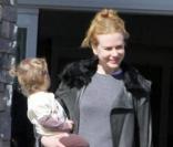Nicole Kidman et sa fille Sunday Rose à la sortie d\'un centre médical le 8 novembre 2009