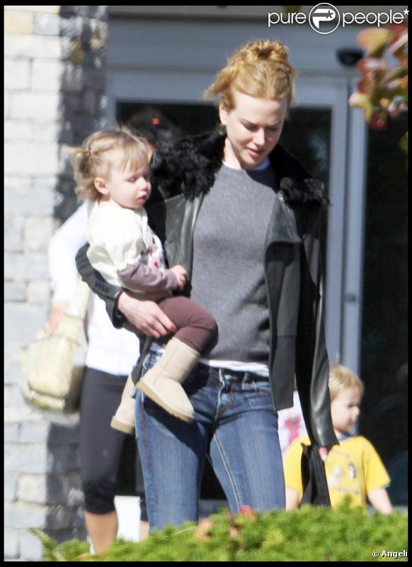 Nicole Kidman et sa fille Sunday Rose à la sortie d'un centre médical le 8 novembre 2009