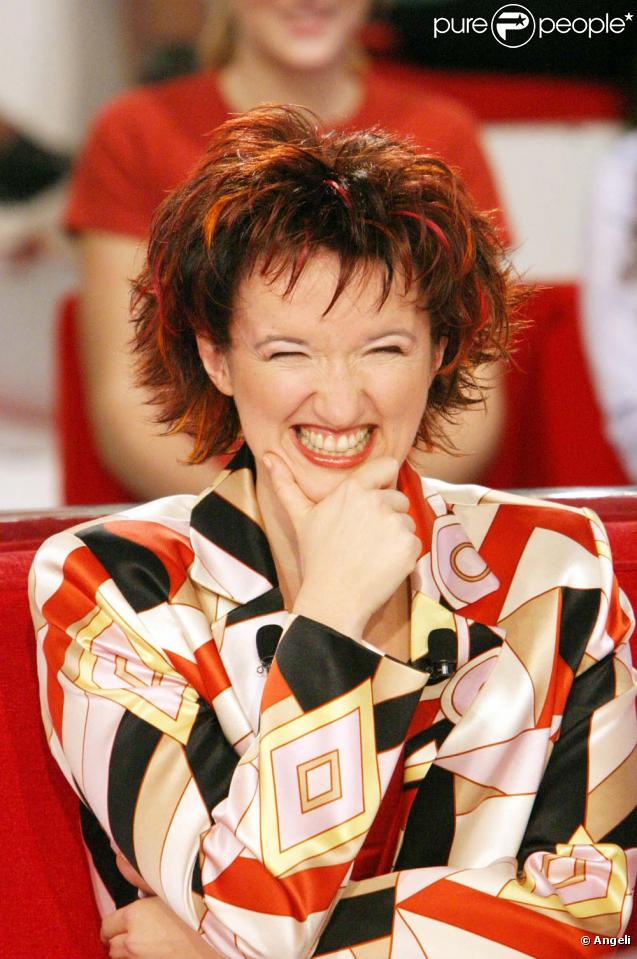 Anne Roumanoff invité de  Vivement Dimanche  pour sa chronique  Radio bistrot , le 15 novembre 2009.