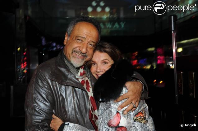 Grâce aux hôtels de luxe Six Senses, les célébrités ont eu tous les sens en éveil au VIP Room de Jean-Roch, le 16 novembre 2009. Photo : Claude Challe et Victoria Abril 