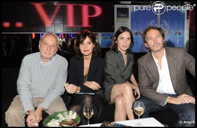 Grâce aux hôtels de luxe Six Senses, les célébrités ont eu tous les sens en éveil au VIP Room de Jean-Roch, le 16 novembre 2009. Photo : François Berléand, Evelyne Bouix, Géraldine Pailhas et son mari Christopher Thompson 