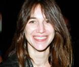 Charlotte Gainsbourg se démultiplie pour satisfaire son chéri Yvan Attal... et Benoît Poelvoorde !