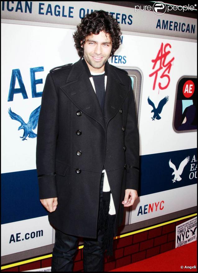 Le charismatique Adrian Grenier, à l'occasion de l'inauguration de la boutique American Eagle Outfitters de Times Square, à New York, le 17 novembre 2009.
