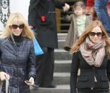 Claudia Schiffer et Stella McCartney ont accompagné ensemble leurs enfants à l'école le 18 novembre 2009 à Londres 