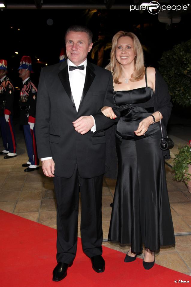 L'athlète Sergej Bubka et sa femme lors des festivités du soir de la Fête nationale du 19 novembre 2009 à Monaco