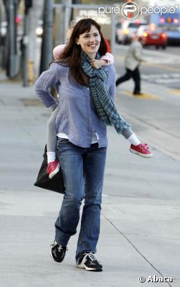Jennifer Garner et sa fille Violet Affleck se promènent dans Santa Monica à Los Angeles le 21 novembre 2009