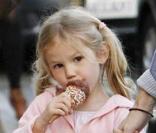 Jennifer Garner et sa fille Violet Affleck se promènent dans Santa Monica à Los Angeles le 21 novembre 2009