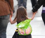 Suri Cruise fait du shopping avec sa mère Katie Holmes à New York le 22 novembre 2009