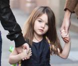 Suri Cruise fait du shopping avec sa mère Katie Holmes à New York le 22 novembre 2009