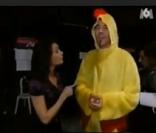 Sébasto fait la poule !