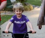 Sharon Stone et son fils Laird, 4 ans, s'amusent à Beverly Hills. 25/11/09