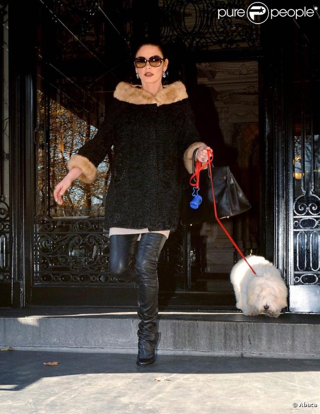 Catherine Zeta-Jones se rend au théâtre pour une répétition de la pièce  A little night music , qui se joue à Broadway.
