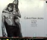 Eva Mendes et Jamie Dornan affichés dans les rues de Soho, à New York le 1er décembre 2009.