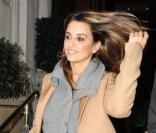 Penélope Cruz à Londres devant son hôtel, le 5 décembre 2009
