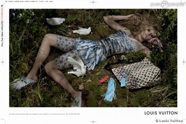 Lara Stone dans la nouvelle campagne Louis Vuitton